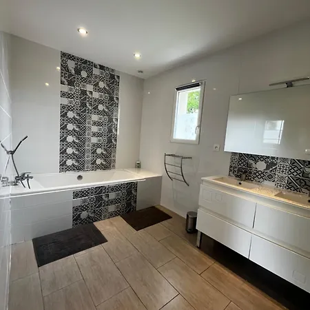 Maison 10 Personnes Avec Piscine Jacuzzi, Proche Du Pal Holiday home *