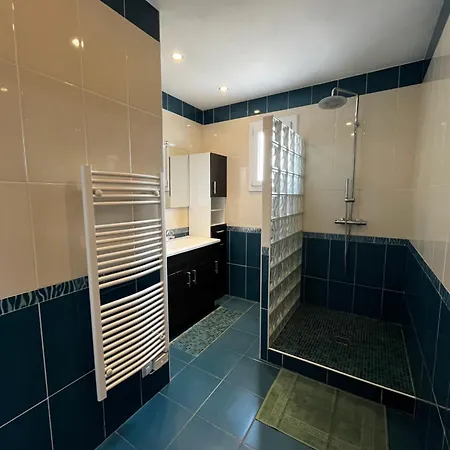 Maison 10 Personnes Avec Piscine Jacuzzi, Proche Du Pal Holiday home Bouce (Allier)