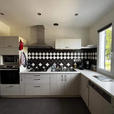 Maison 10 Personnes Avec Piscine Jacuzzi, Proche Du Pal Holiday home